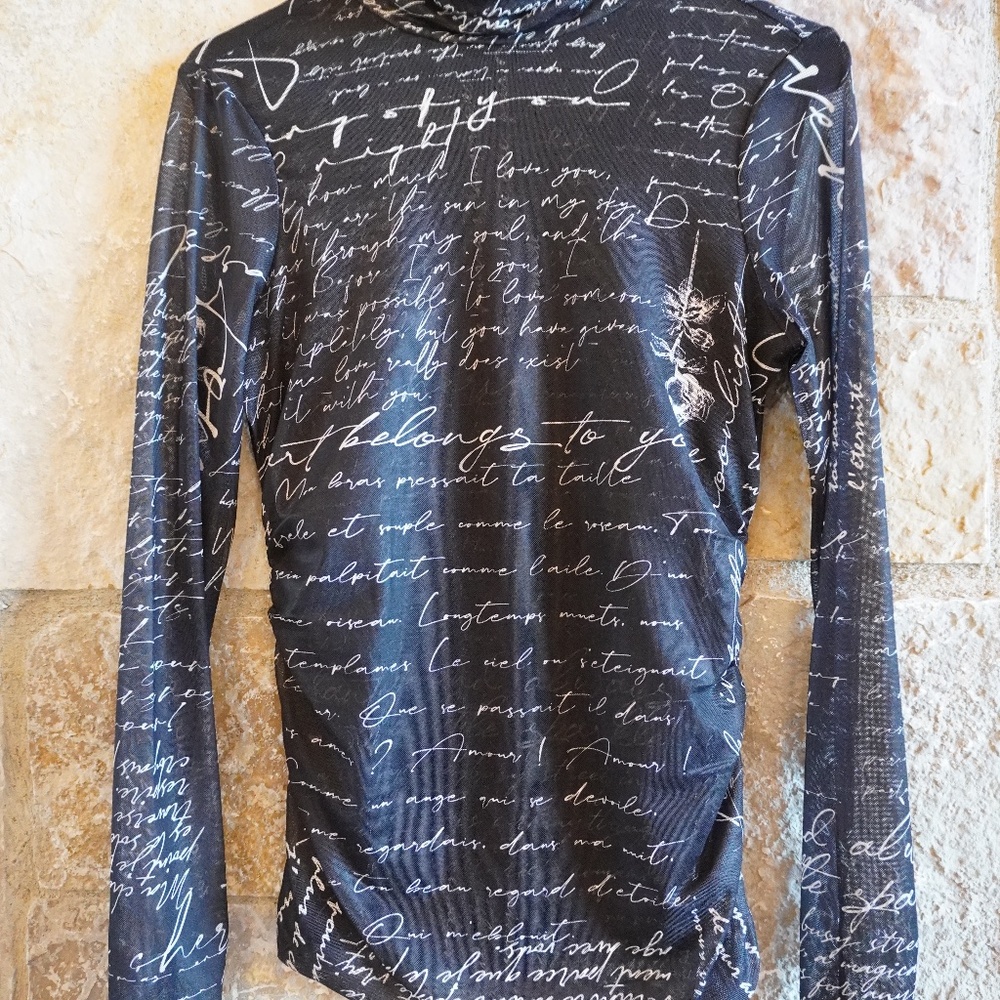 5 a 7 cinq a sept Long sleeved turtle neck Size Small